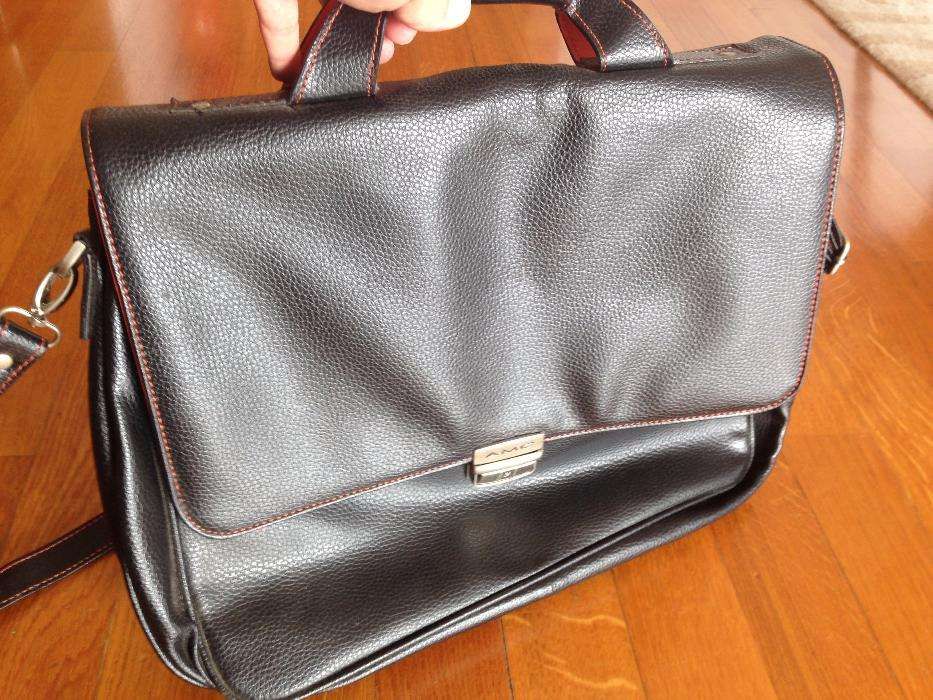 Pasta [NOVA] em pele usada uma vez