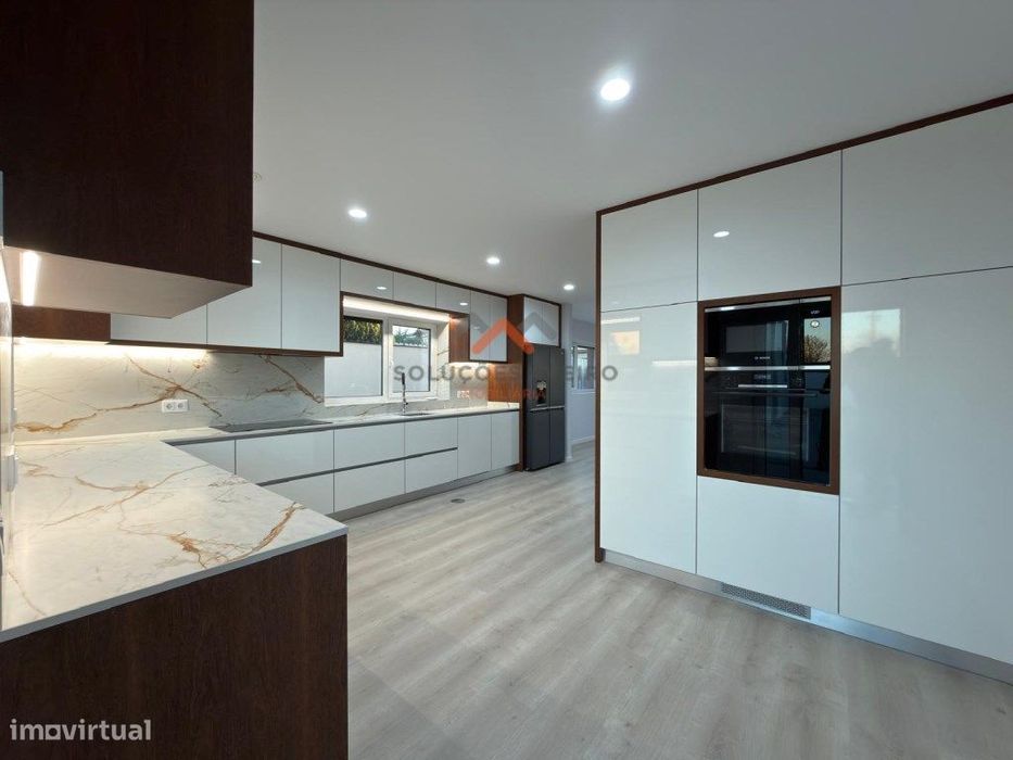 Moradia T4 de Arquitetura Moderna - Luminosidade, Conforto e Locali...