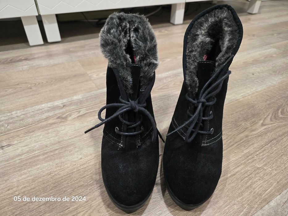 Botins Camurça Pretos - Tamaris
