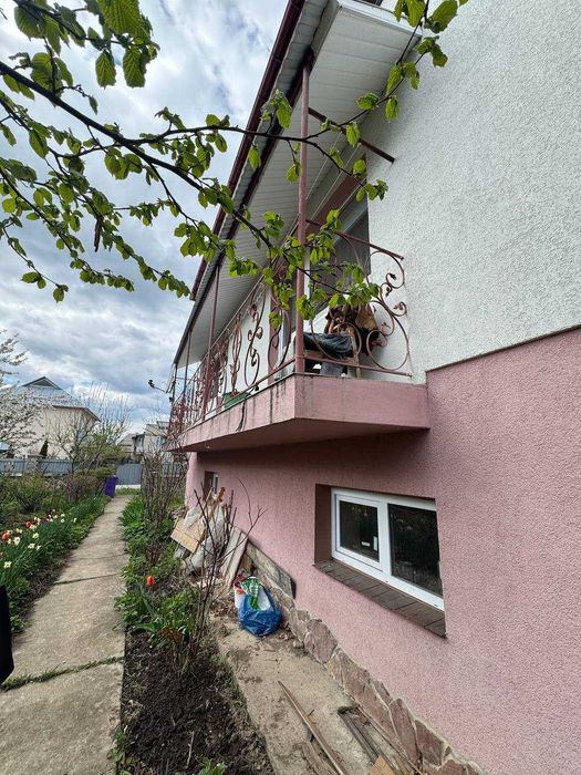 Продаж 2 поверхового будинку з балконом і ділянкою на 6 соток