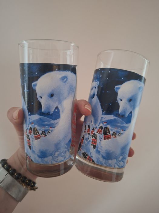 Dwie szklanki Coca Cola