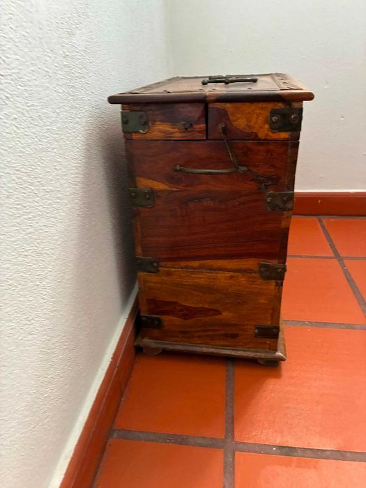 Porta garrafas em madeira