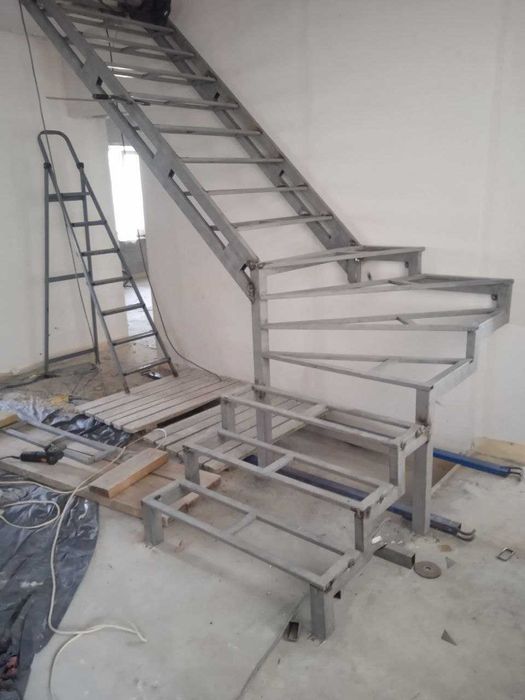Металеві сходи, металокаркас