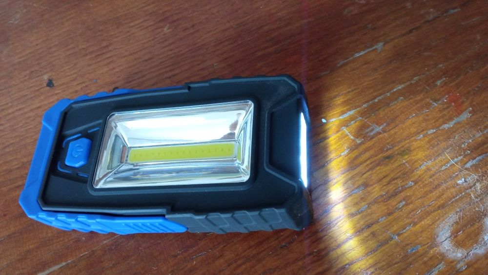 LED ліхтарик на батарейках