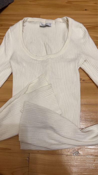 Білий топ з reserved