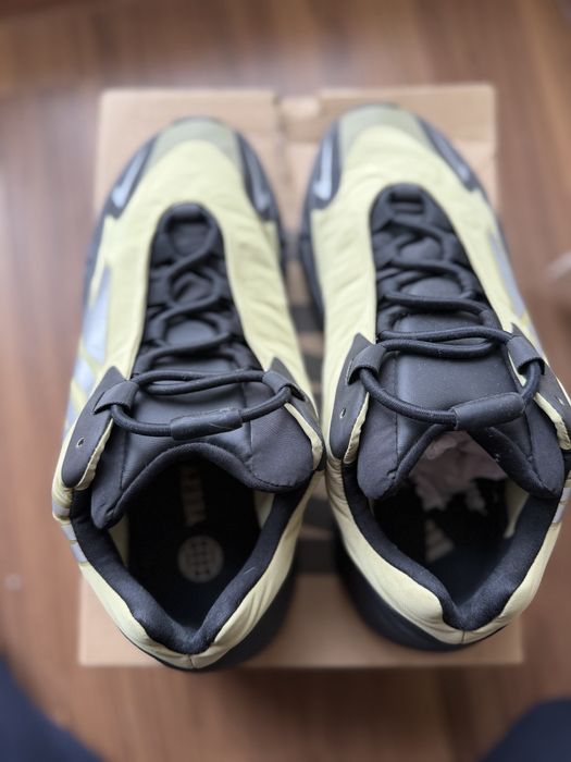 Adidas Yeezy Boost 700 42
