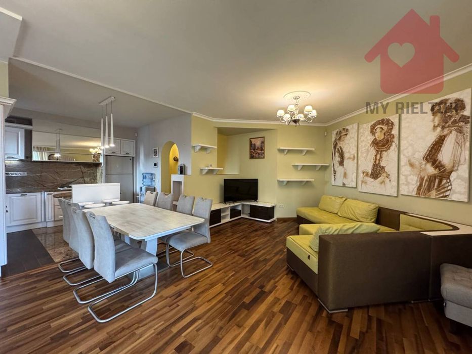 Продаж трикімнатної квартири з терасою на даху (район Боздош)