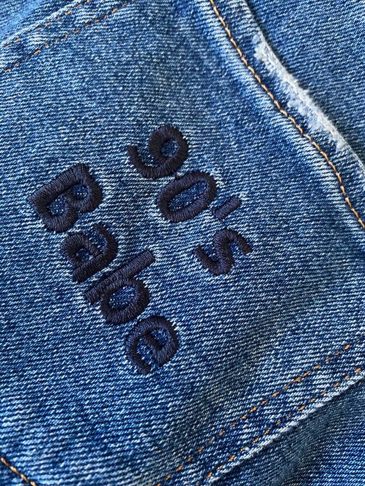 Джинси з рваностями