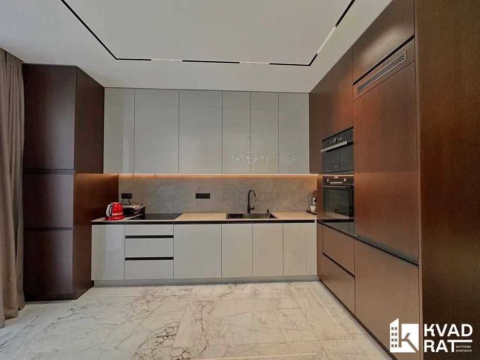 Продаж 2-кімнатної квартири з великою кухнею-студією