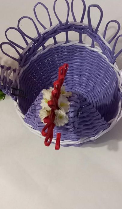 Кошик-курочка з паперової лози.