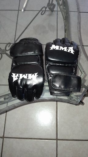 Битки тренажерные перчатки для единоборств.