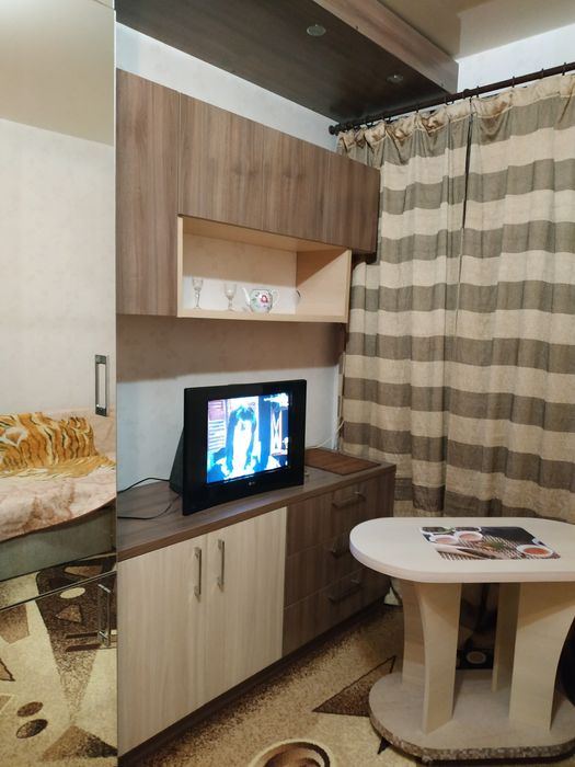 Посуточно,почасово сдам свою квартиру.Метро проспект Гагарина