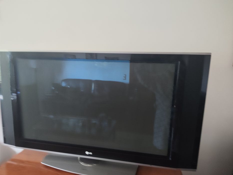 TV plasma LG 107 cm 42PXR5R-ZB para arranjo ou  peças