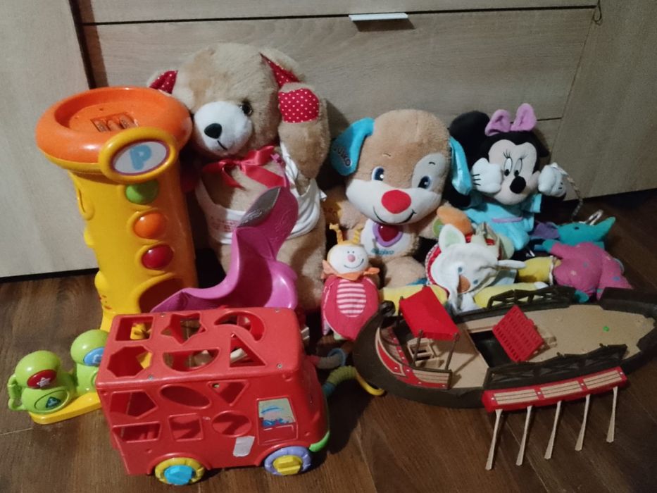 Лот іграшок,ящик іграшок