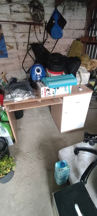 Sprzedam biurko i szafkę RTV