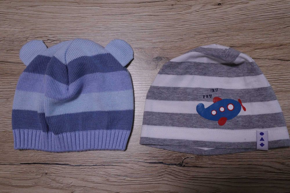 Czapeczka firmy 5.10.15, rozmiar 42/44. 2 szt.