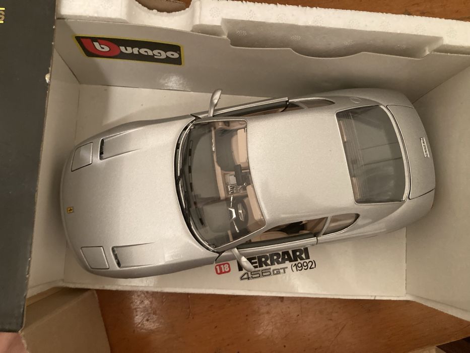 Miniatura Ferrari 456GT burago 1:18