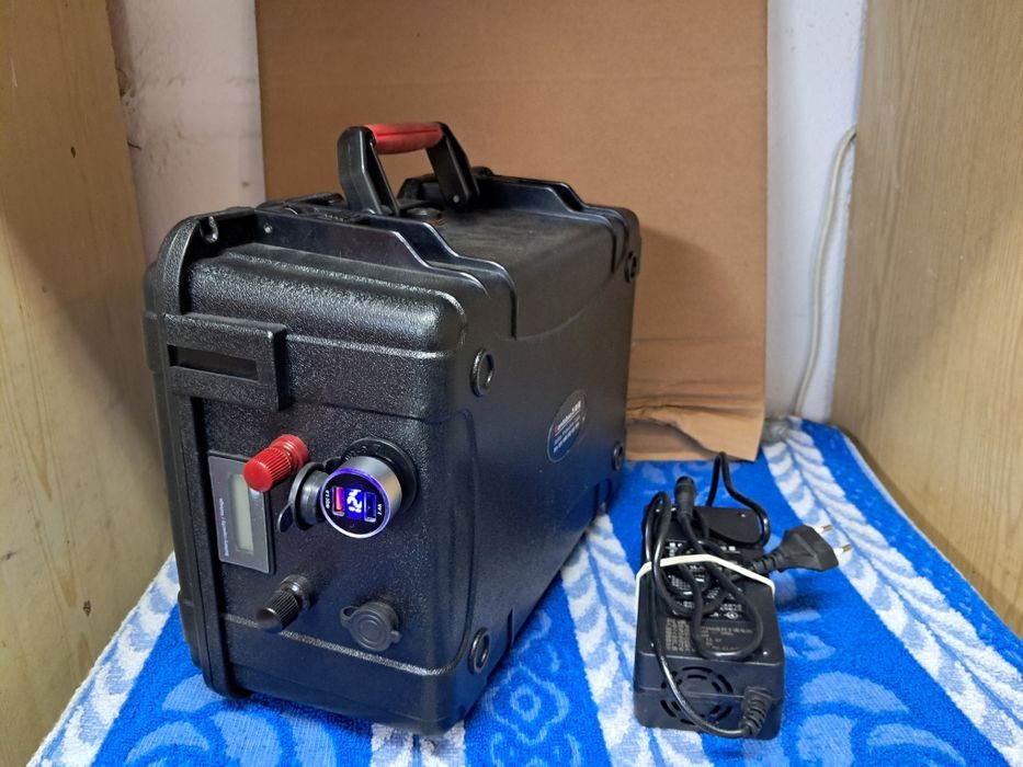 Wodoodporny 12V 200Ah  akumulator litowo jonowy .Nowy.