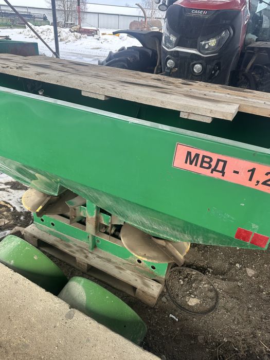 Розкідач мін добрива у хорошому стані