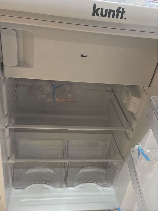 Frigorífico Mini Bar KUNFT KSD9124 WH (Estático - 85 cm - 109 L - Branco)