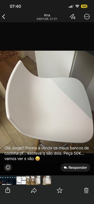 Vendo mesa de sala mais dois bancos em bom estado