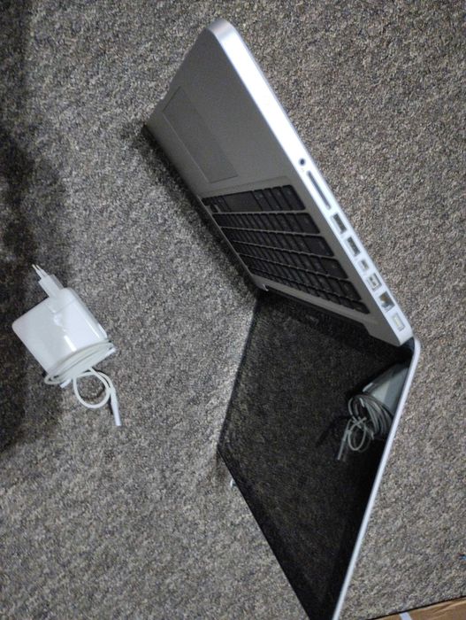 MacBook Pro (Apple) 13,3" i5 ram 12GB dysk 512GB macOS SEQUOIA