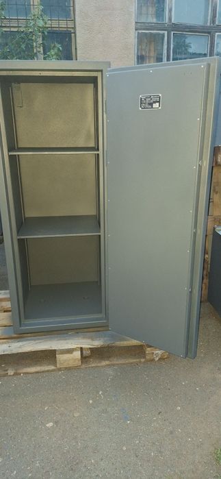 Сейф третього класу опору.