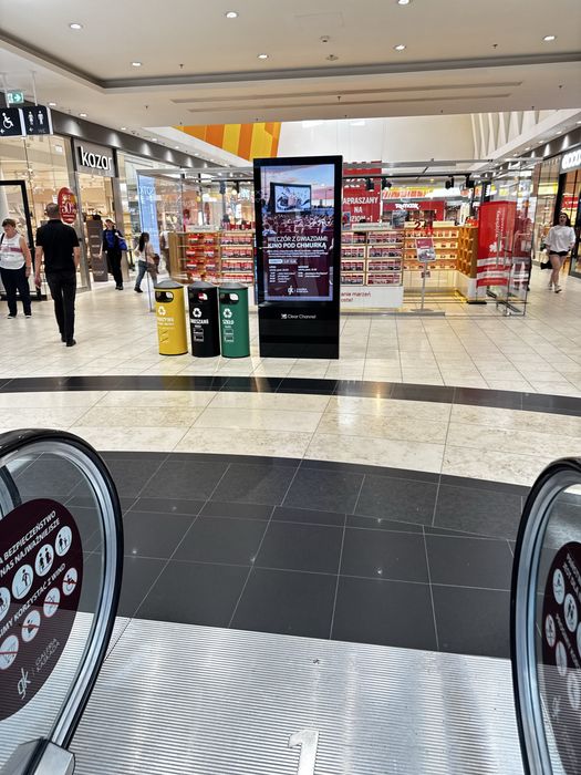 Ekran lcd zewnetrzny totem reklamowy potykacz multimedialny