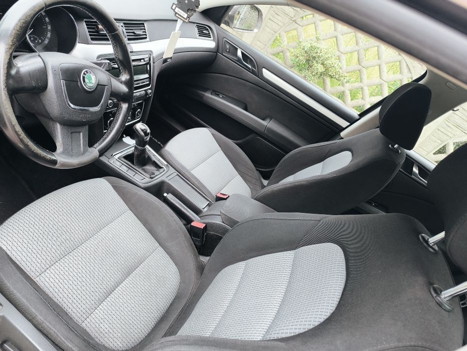 Skoda superb  benzyna 2010 serwisowana książka serwisowa