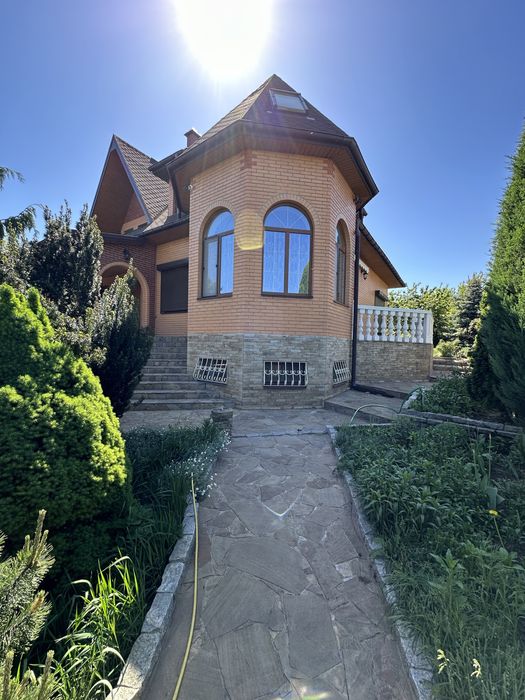 Продаж заміського будинку