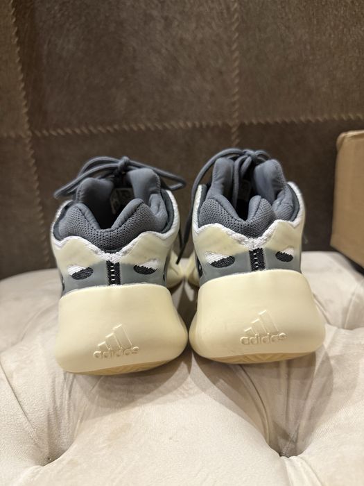 ОРИГІНАЛ Кросівки Adidas Yeezy 700 36р