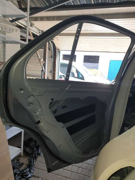 Двері голі задні ліві Mercedes W167 GLE 350 450 A1677308111
