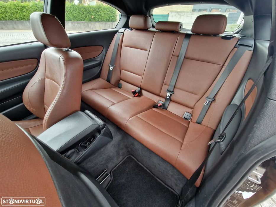 Vendo BMW Série 1 Coupé bem estimado e em óptimas condições gerais.