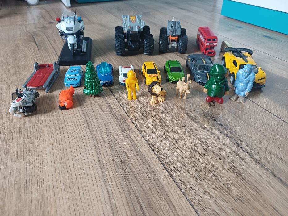 Monster Trucki, resoraki, figurki
