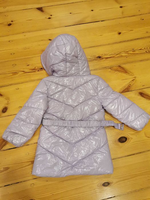 Nowy płaszczyk zimowy Reserved fioletowy z połyskiem r. 104