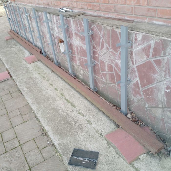 Металлический квадрат