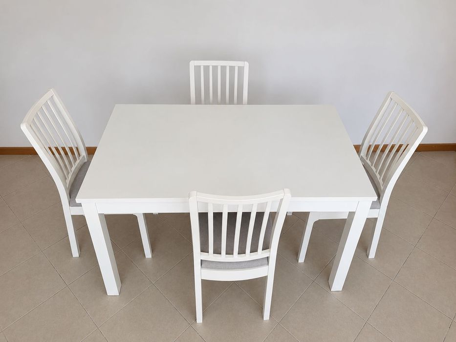 Mesa de Jantar + 4 Cadeiras