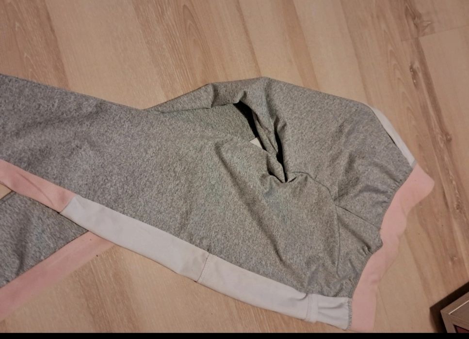 Leginsy sportowe gładkie