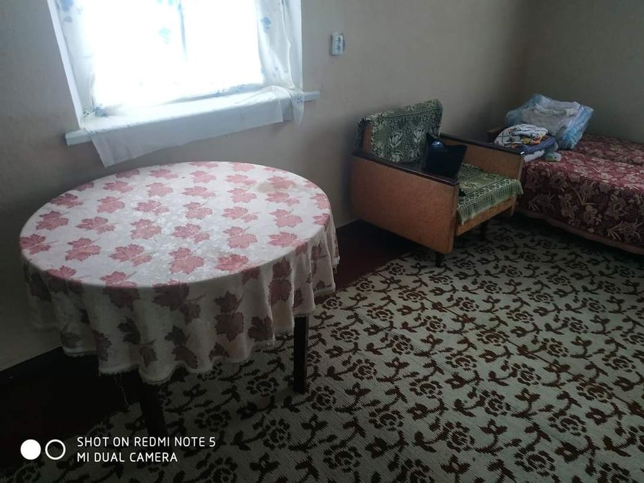 Будинок з великою земельною ділянкою