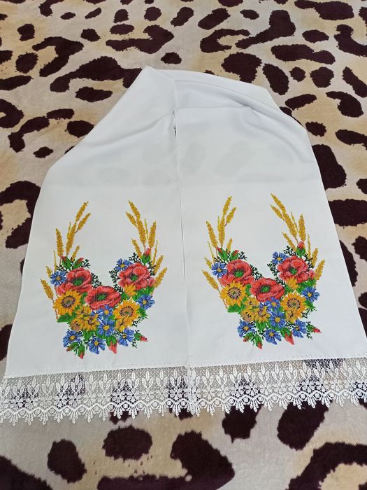 Весільні рушники вишиті чеським бісером