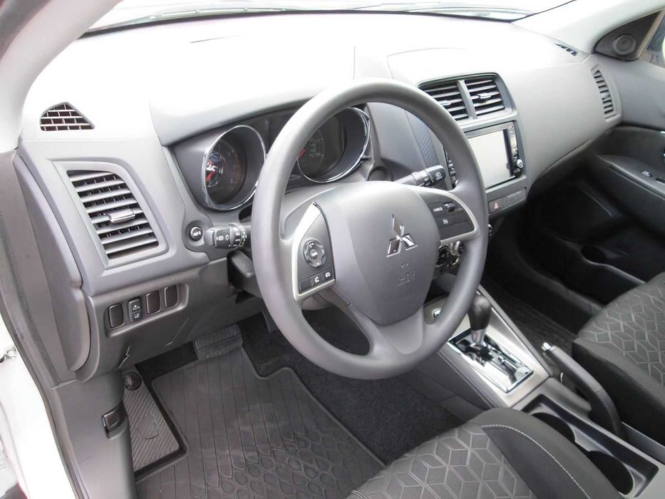 Mitsubishi Outlander Sport      2025