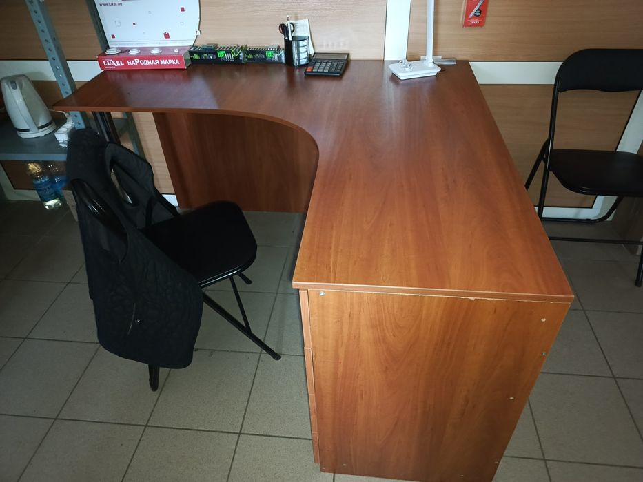 Письмовий стіл. Офісний стіл. Кутовий стіл.