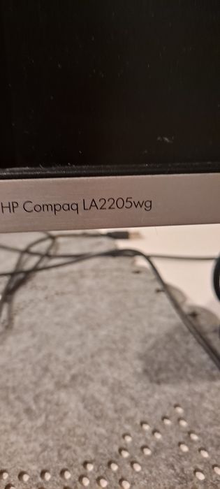 Monitor HP Compaq LA 2205wg