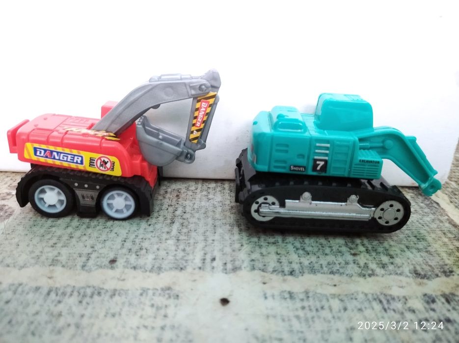 Машинки дитячи..