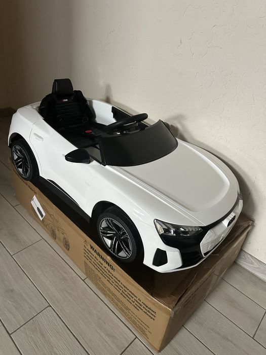 Audi Детский електромобиль Белый Новый