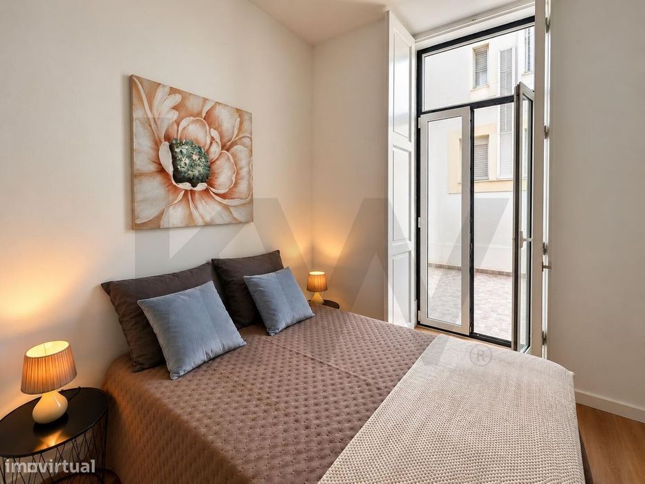 Apartamento T2 Renovado com Terraço de 20 m2 | Penha de França | Lisbo