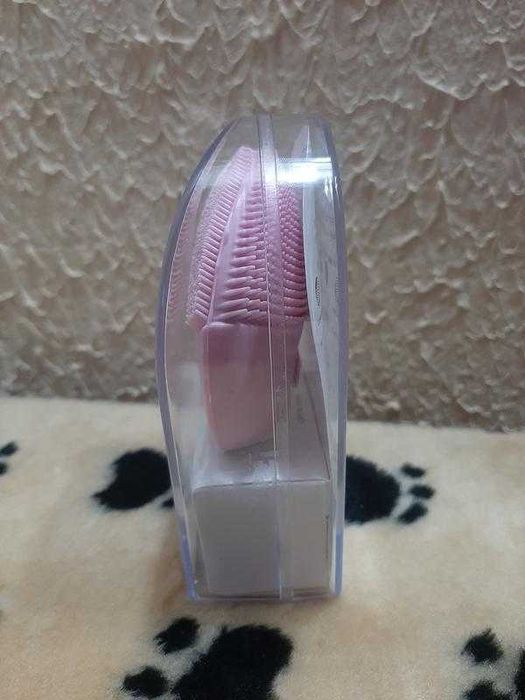 Очищающая щеточка для лица с регулировкой уровня вибрации