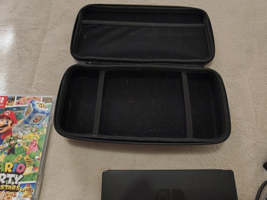 Vendo nintendo switch com 4 comandos