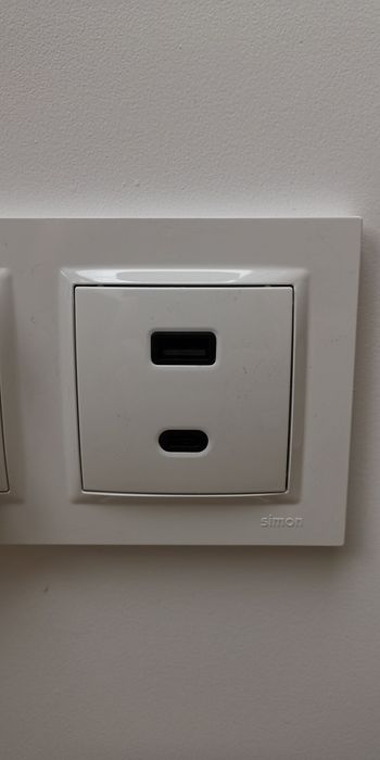 Gniazdo ładowarka USB A + USB C Kontakt Simon 10 biały CEC2CAQ.01/11