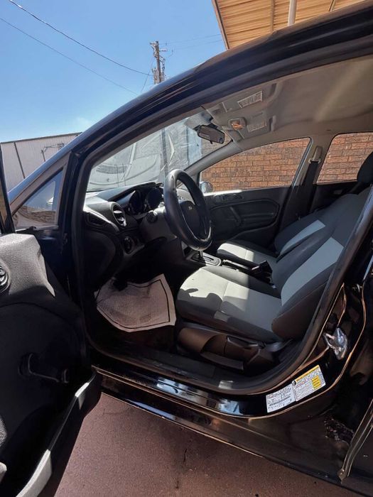 Ford Fiesta SE      2016